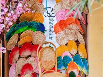Quạt nan lá dừa đan tay thủ công nhiều màu QUAT-02